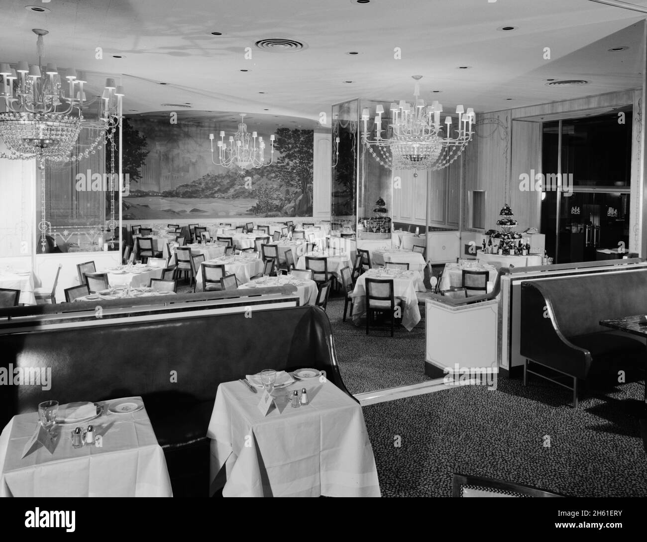 Essex House, W. 59th St., New York City; 1956 Banque D'Images