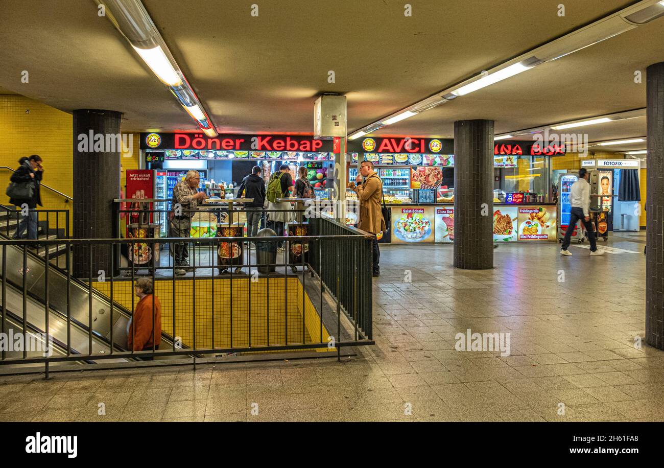 Jardin zoologique gare de s bahn Banque de photographies et d’images à