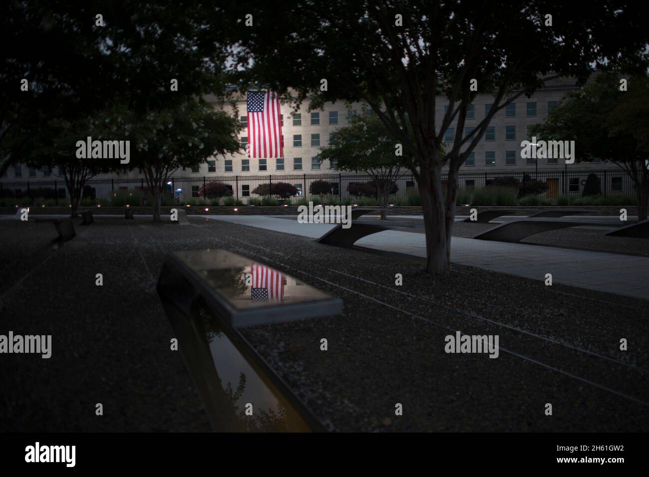 Reportage : un drapeau américain est à l'aube du Pentagone à l'occasion du 19e anniversaire des attentats terroristes du 11 septembre, Washington, D.C., 11 septembre 2020. Banque D'Images