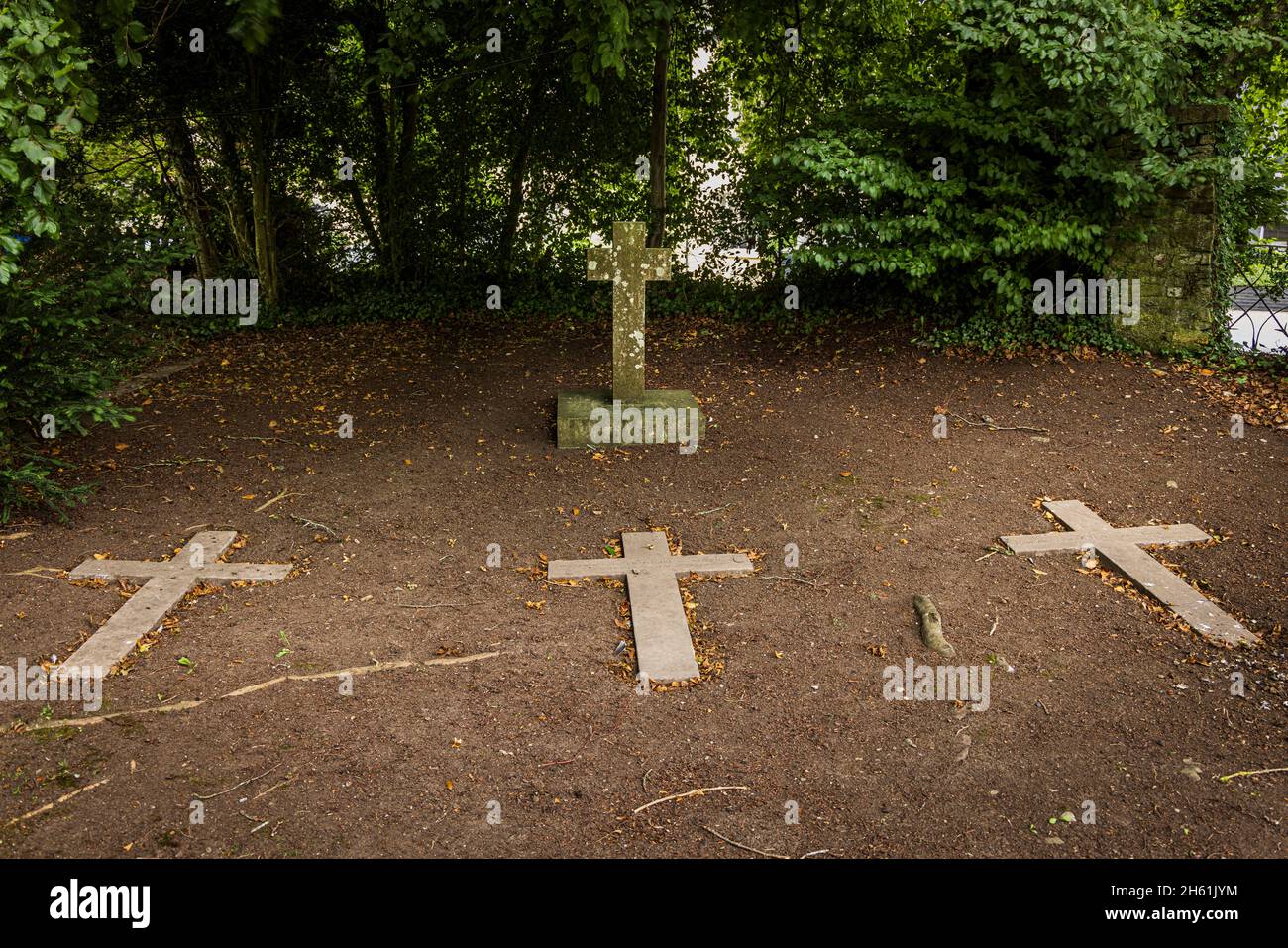 Marqueurs de tombe, croix de pierre dans le cimetière de la vieille église de Johnstown, comté de Kildare, Irlande Banque D'Images
