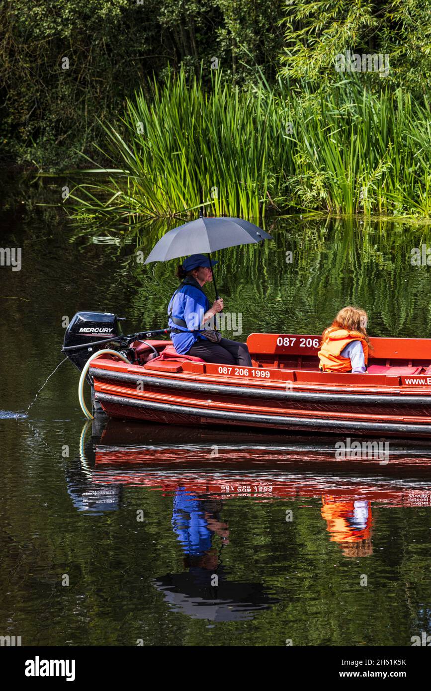 Excursion en bateau sur la rivière Nore le jour de l'été, Kilkenny, comté de Kilkenny, Irlande Banque D'Images