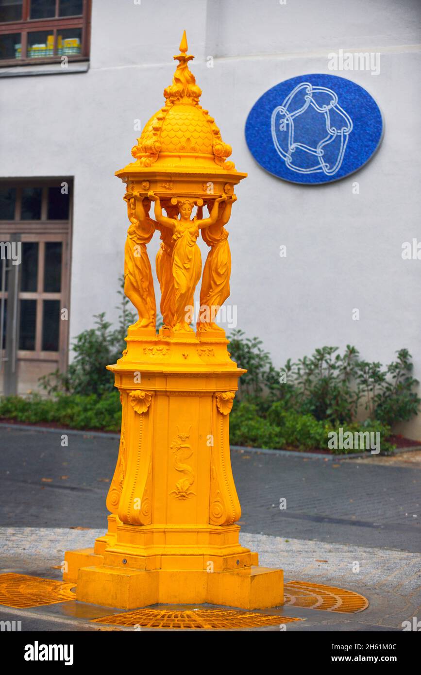 FRANCE, SEINE ( 75 ), PARIS, WATERSPRING WALLACE PEINT EN JAUNE Banque D'Images