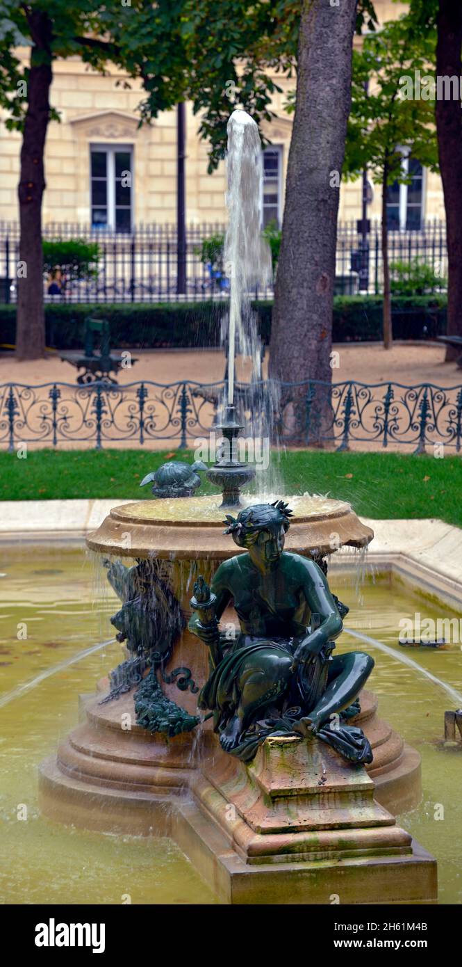 FRANCE, SEINE ( 75 ), PARIS, WATERR PRINTEMPS DANS LE JARDIN EMILE CHAUTEMPS Banque D'Images