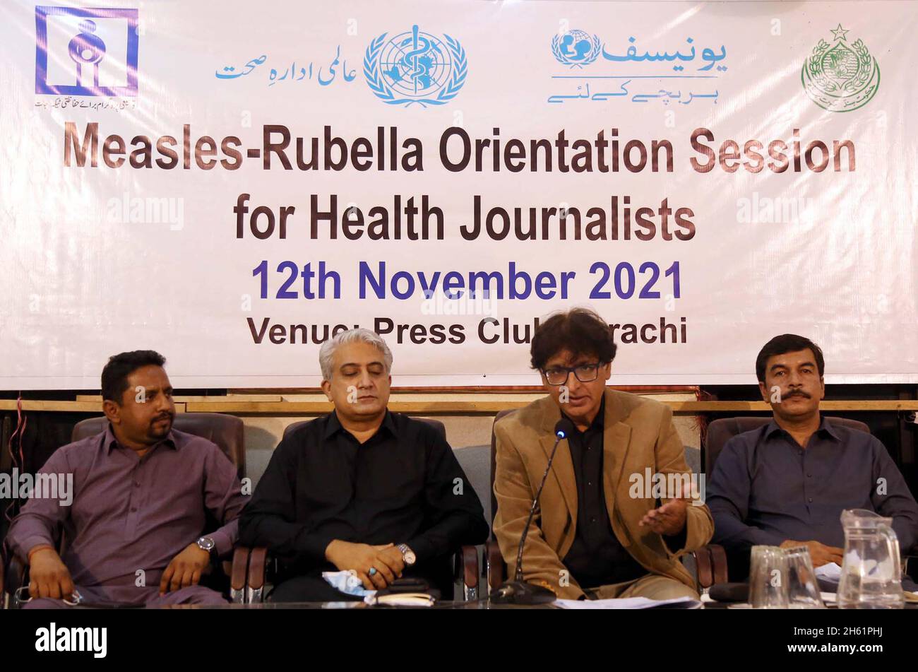 Pakistan.12 novembre 2021.M. Jamal Raza s'adresse au cours du séminaire sur la séance d'orientation rougeole-rubéole à l'intention des journalistes de la santé, au club de presse de Karachi, le vendredi 12 novembre 2021.Credit: Asianet-Pakistan/Alamy Live News Banque D'Images