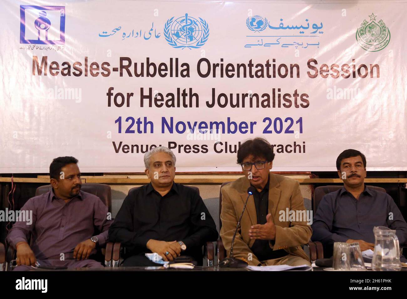 Pakistan.12 novembre 2021.M. Jamal Raza s'adresse au cours du séminaire sur la séance d'orientation rougeole-rubéole à l'intention des journalistes de la santé, au club de presse de Karachi, le vendredi 12 novembre 2021.Credit: Asianet-Pakistan/Alamy Live News Banque D'Images