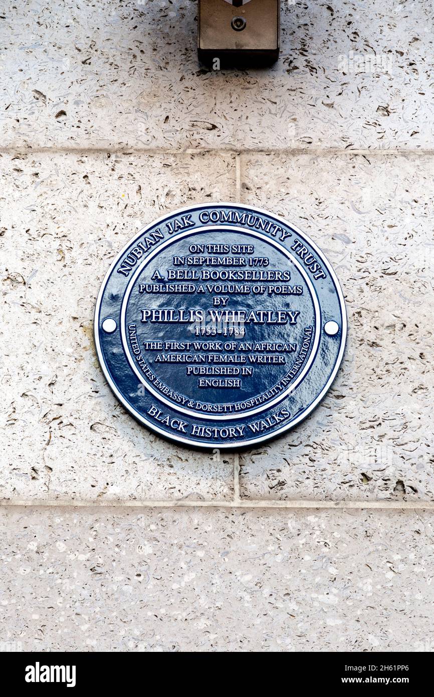 Plaque bleue pour Phillis Wheatley à l'emplacement premier publicaion d'une œuvre par l'écrivain américaine Arican, 9 Aldgate High Street, Londres, Royaume-Uni Banque D'Images