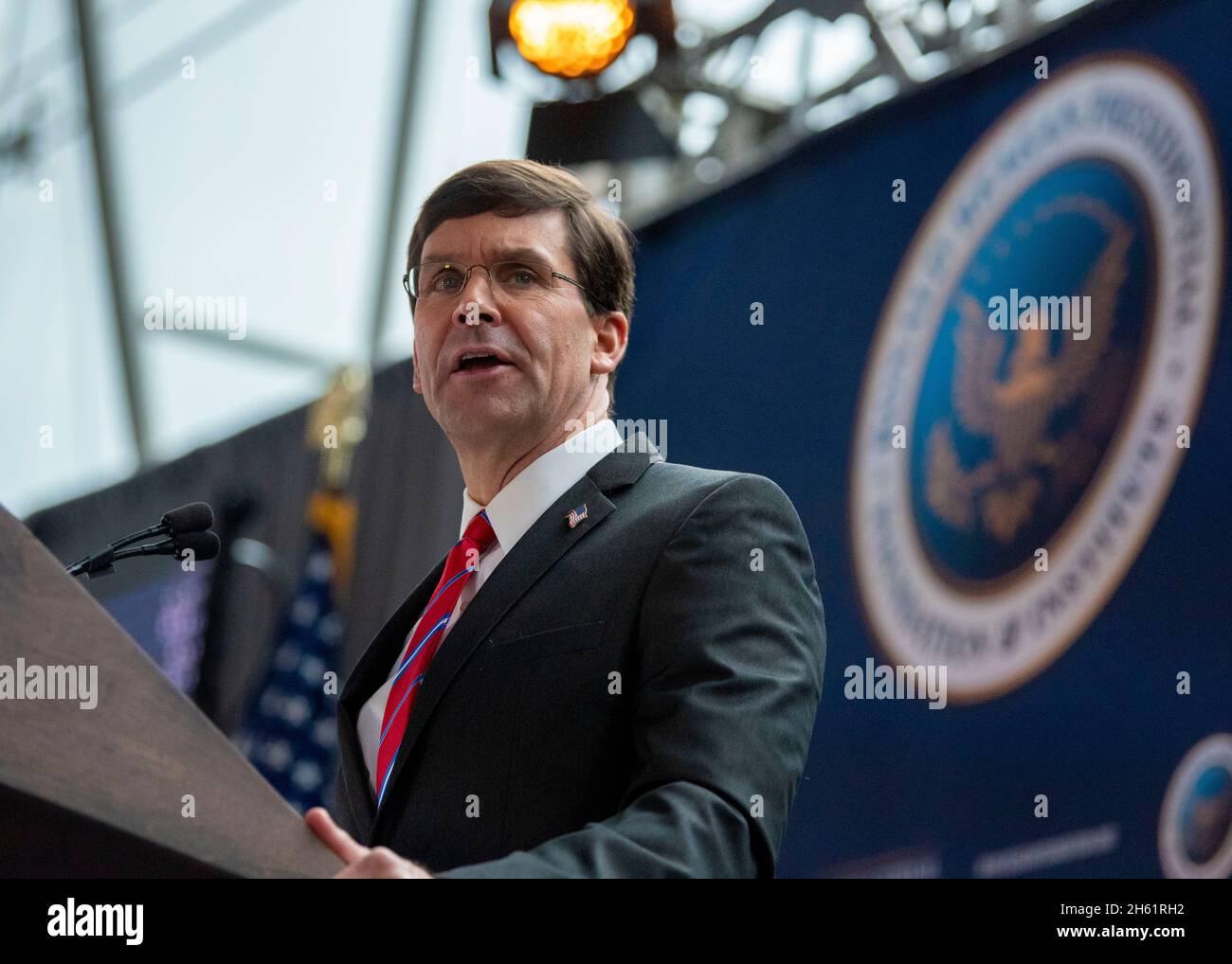 Reportage : le secrétaire à la Défense, Mark T. Esper, s'adresse au Forum de la Défense nationale Reagan, à la bibliothèque présidentielle Ronald Reagan, Simi Valley, en Californie, le 7 décembre 2019. Banque D'Images