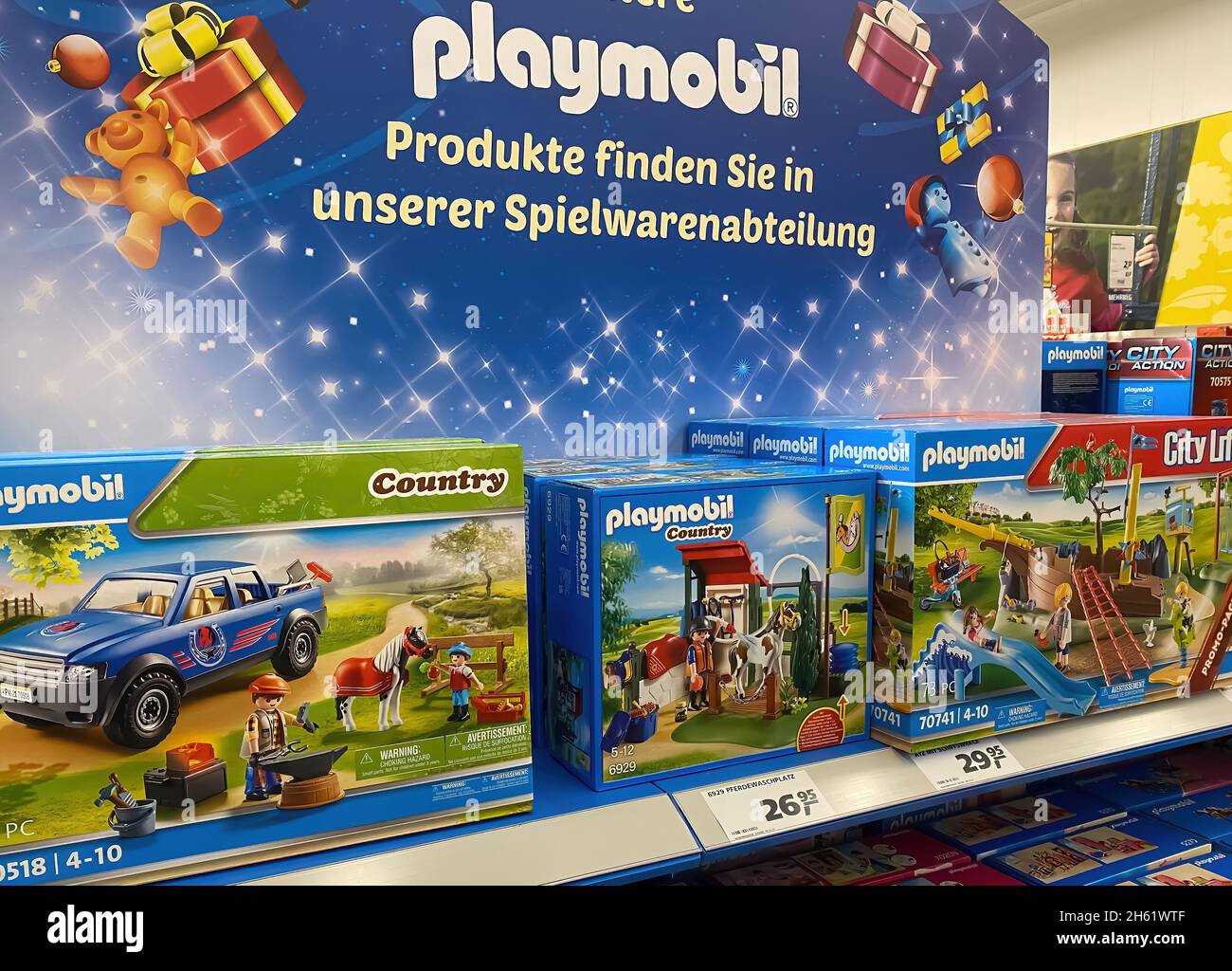 Viersen, Allemagne - juin 9.2021: Vue sur le stand avec les boîtes à jouets  playmobil dans le magasin allemand Photo Stock - Alamy
