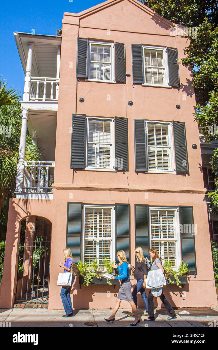 Charleston Caroline du Sud, quartier historique Queen Street, maison résidence véranda unique vernaculaire architecture piétons volets Banque D'Images