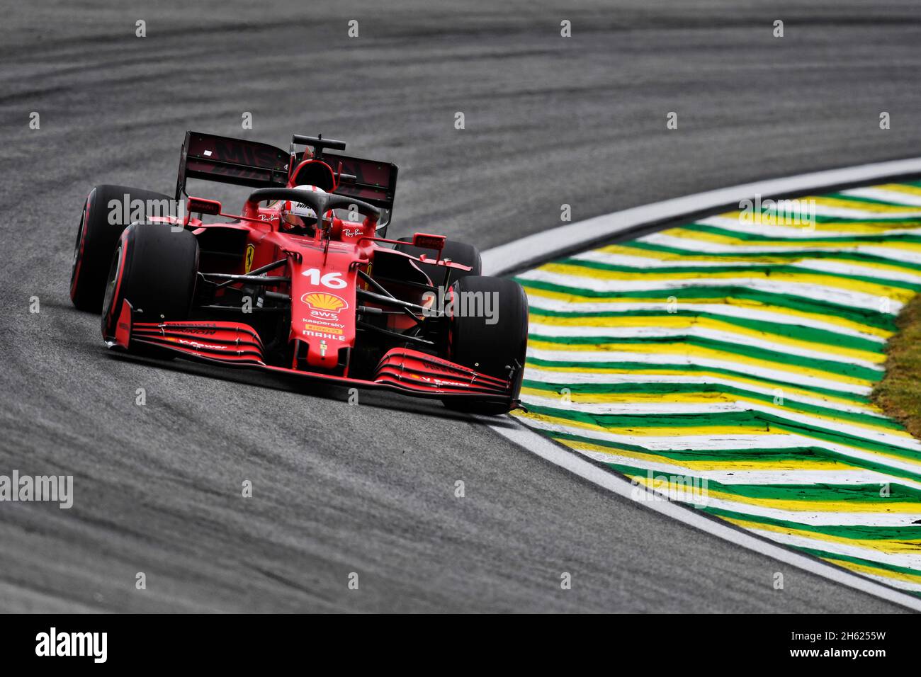 Sao Paulo, Brésil.12 novembre 2021.Charles Leclerc (mon) Ferrari SF-21.Grand Prix brésilien, vendredi 12 novembre 2021.Sao Paulo, Brésil.12.11.2021. Championnat du monde de Formule 1, Rd 19, Grand Prix brésilien, Sao Paulo, Brésil,Jour de qualification.Le crédit photo doit être lu : images XPB/Press Association.Crédit : XPB Images Ltd/Alamy Live News Banque D'Images