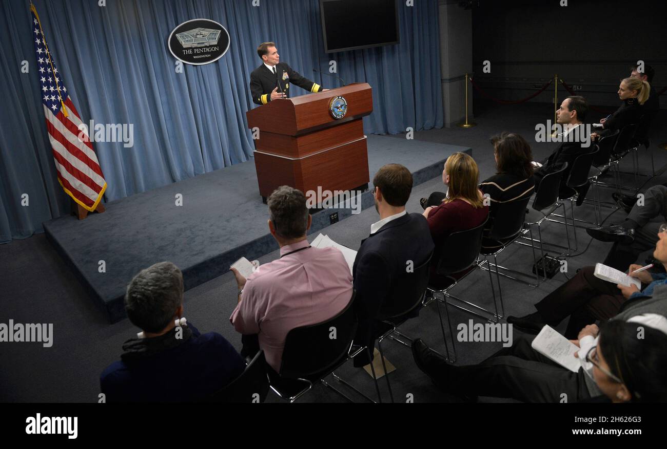 Secrétaire de presse du Pentagone SMA arrière.John Kirby informe la presse au Pentagone le 20 novembre 2014. Banque D'Images