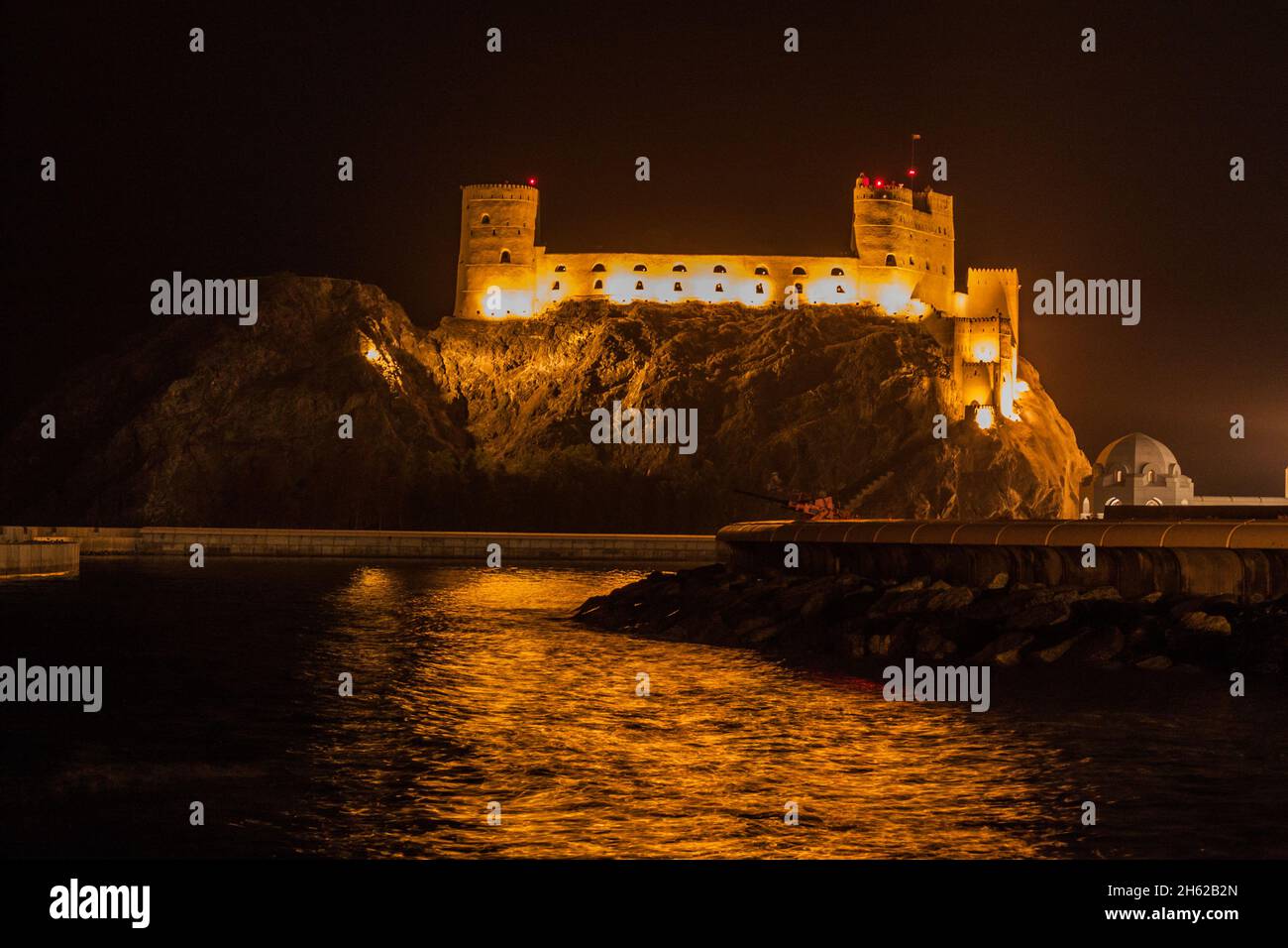 Vue nocturne du fort Al Jalali à Muscat, Oman Banque D'Images