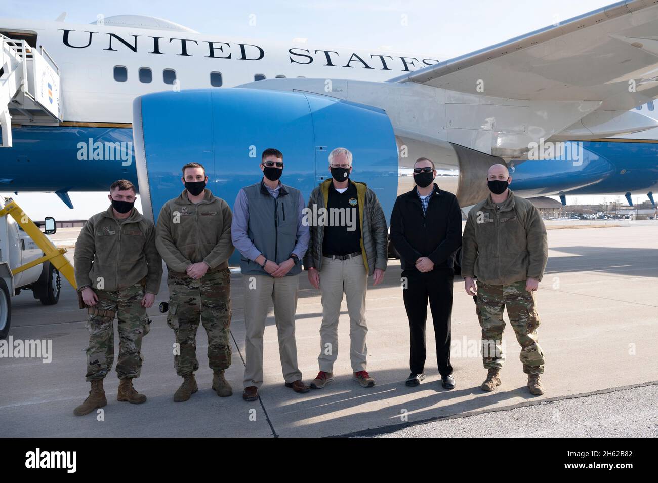 Reportage : le secrétaire intérimaire de la Défense, Chris Miller, accueille les membres du service à la base aérienne d'Offutt, ONÉ, le 13 janvier 2021. Banque D'Images