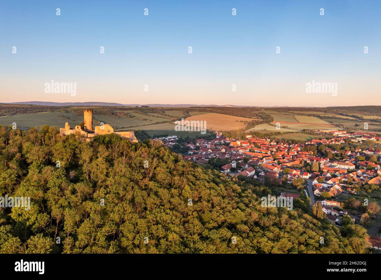 allemagne,thuringe,mühlberg,mühlburg,ruines de château,montagne,village,photo aérienne Banque D'Images