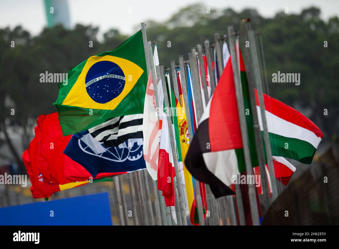 SP - Sao Paulo - 11/12/2021 - FORMULE 1 GP BRASIL 2021, ENTRAÎNEMENT - les drapeaux sont vus pendant l'entraînement pour le Grand Prix de Sao Paulo tenu à l'Autodrome d'Interlagos par le circuit mondial de Formule 1 pendant la saison 2021.Photo: Duda Bairros/AGIF/Sipa USA Banque D'Images
