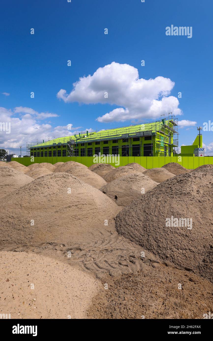 oberhausen,rhénanie-du-nord-westphalie,allemagne - conversion d'emscher,nouvelle construction de l'égout d'emscher ake,ici la nouvelle station de pompage d'oberhausen, la plus grande station de pompage des eaux usées d'allemagne, pompe jusqu'à 16,500 litres d'eaux usées par seconde. la reconstruction écologique du système d'évacuation d'emscher consiste en la construction d'un système central de traitement des eaux usées dans lela région de ruhr, la construction d'égouts et la renaturation de l'emscher et de ses affluents. Banque D'Images