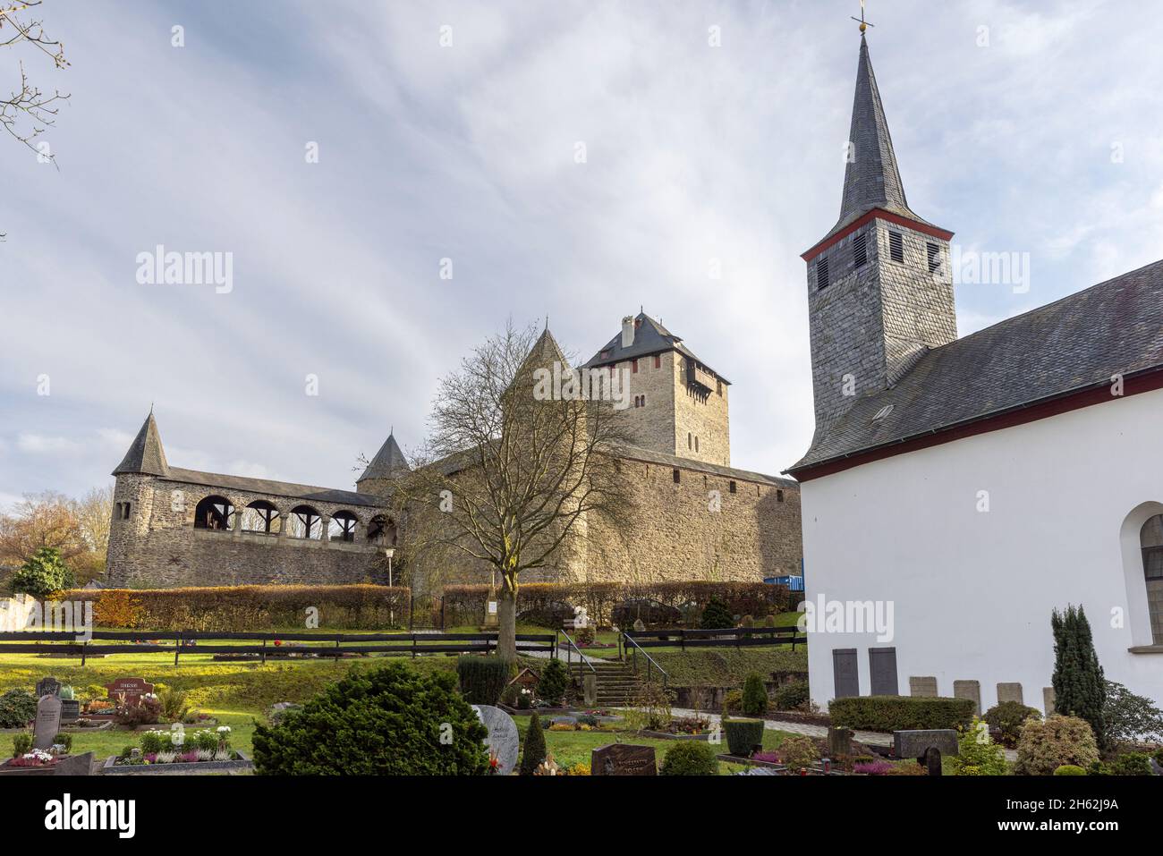 Schloss Burg - château à Solingen, en Allemagne, est une destination de voyage célèbre dans la région Banque D'Images