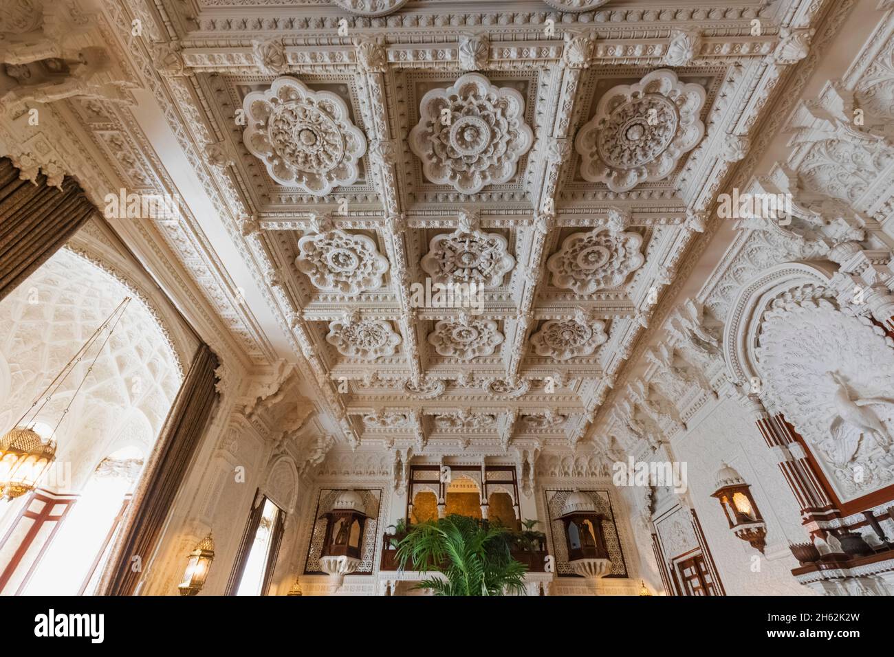 angleterre, île de wight, cowes est, osborne house, l'ancienne maison de la reine victoria et prince albert, la salle durbar montrant le détail de plafond de style indien Banque D'Images