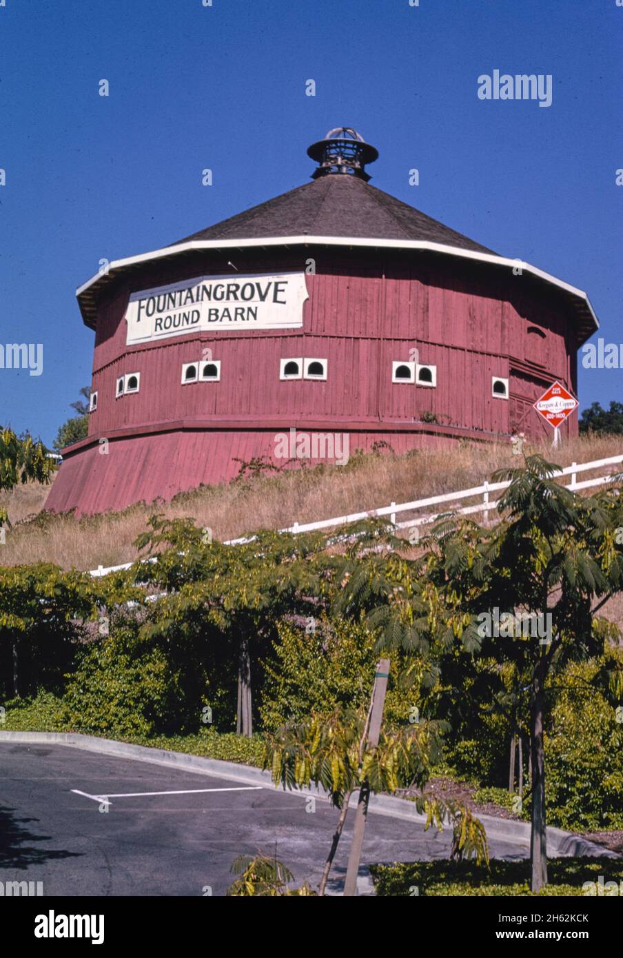 Fontaine Grove grange ronde, Santa Rosa, Californie; ca.1991 Banque D'Images