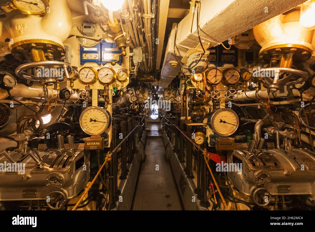 angleterre,hampshire,portsmouth,gosport,portsmouth dockyard historique,musée sous-marin,hms alliance sous-marin,la salle des moteurs Banque D'Images