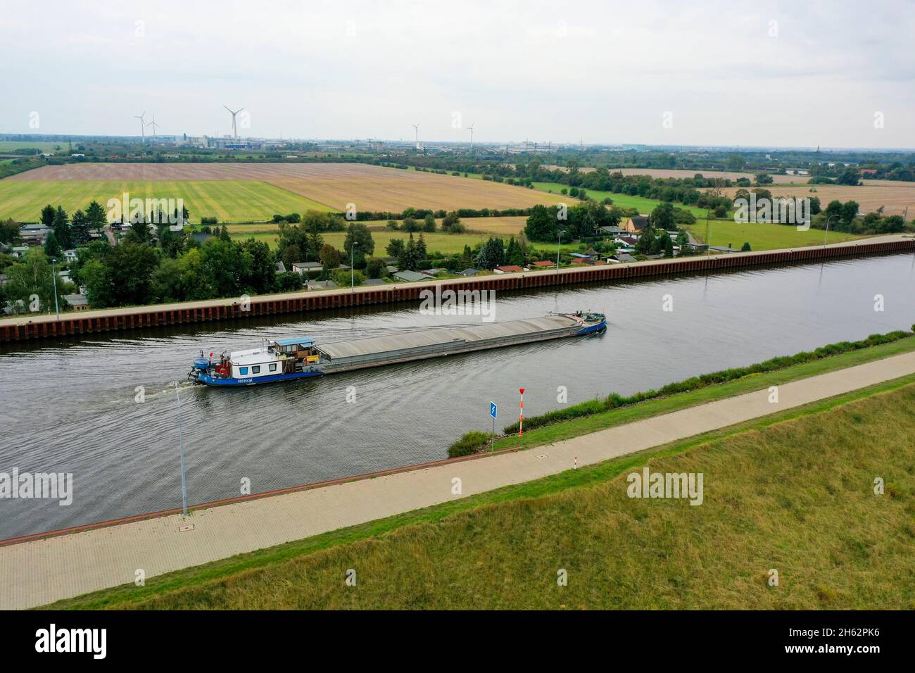 wasserstraßenkreuz magdeburg,mittellandkanal mène dans un pont traversant sur l'elbe,hohenwarthe,saxe-anhalt,allemagne Banque D'Images