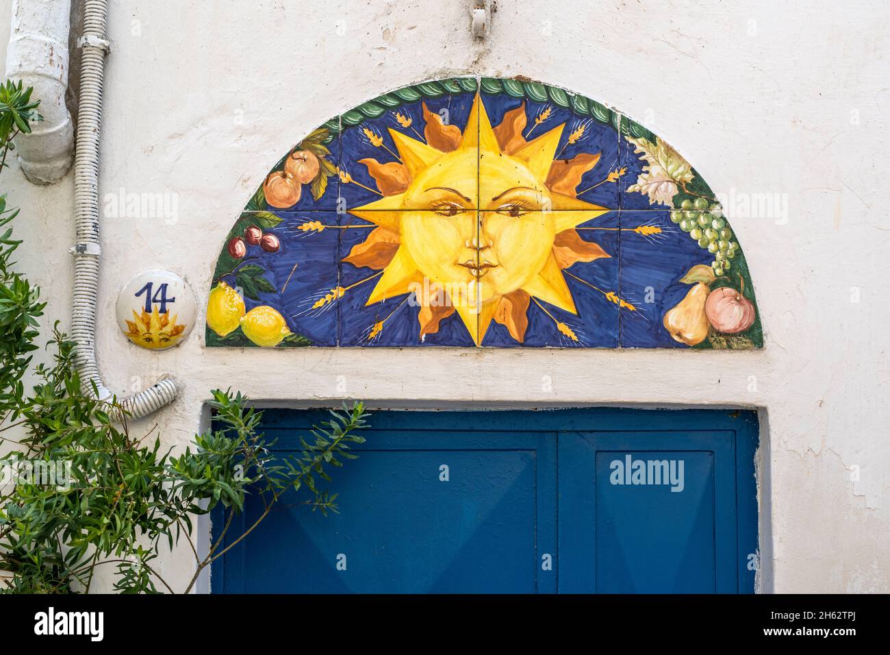 ostuni, province de brindisi, apulia, italie. dans les ruelles d'ostuni. ostuni est également appelée ville blanche Banque D'Images