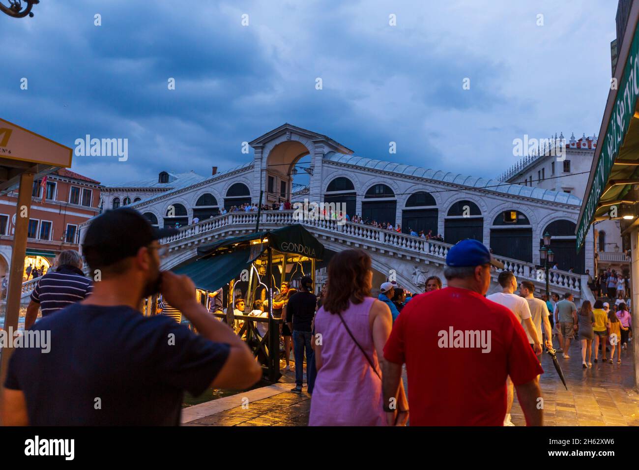 pont du rialto (ponte di rialto) sur le grand canal de venise, italie. Banque D'Images