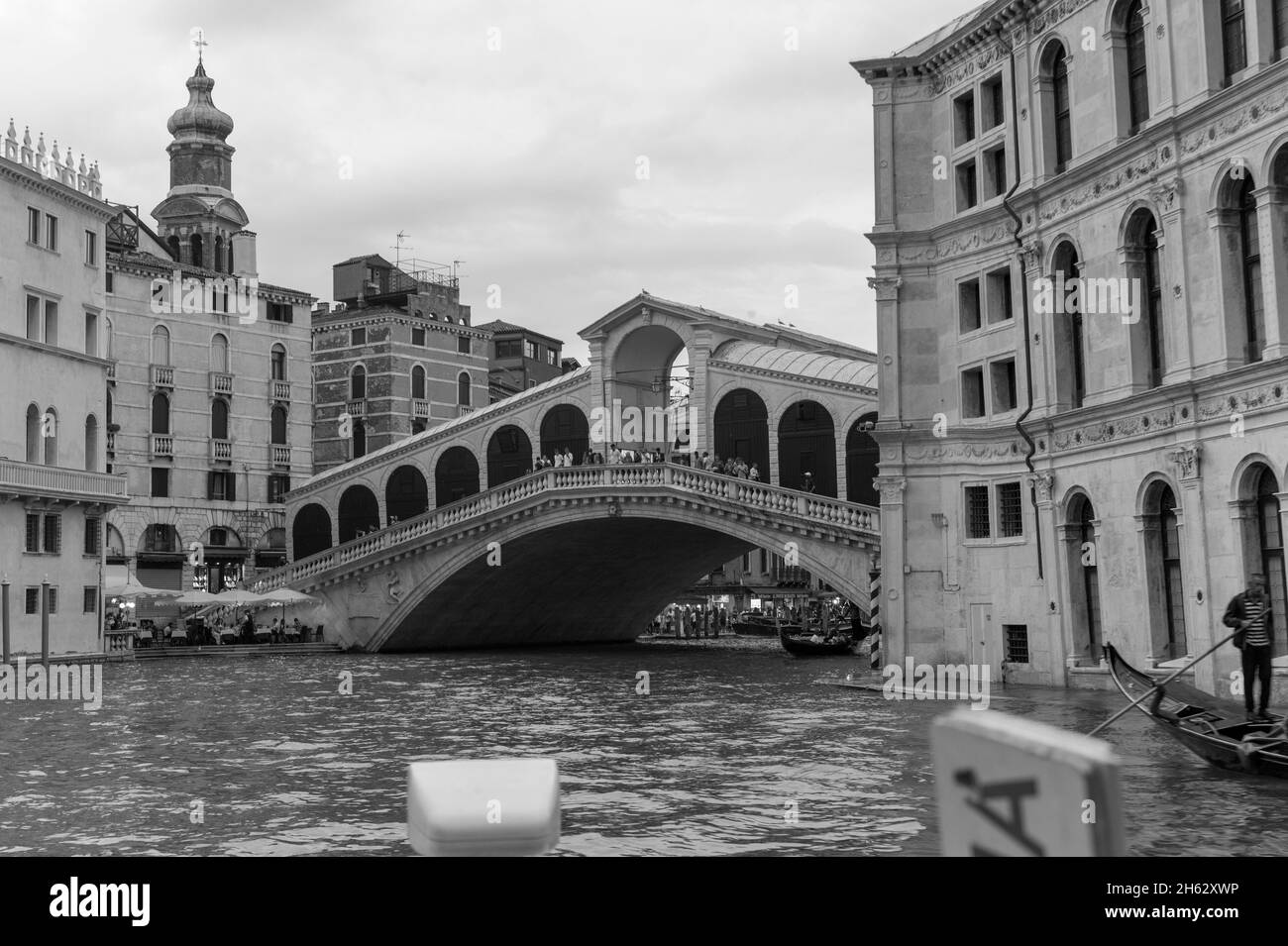 pont du rialto (ponte di rialto) sur le grand canal de venise, italie. Banque D'Images