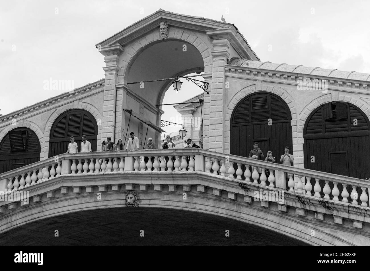 pont du rialto (ponte di rialto) sur le grand canal de venise, italie. Banque D'Images