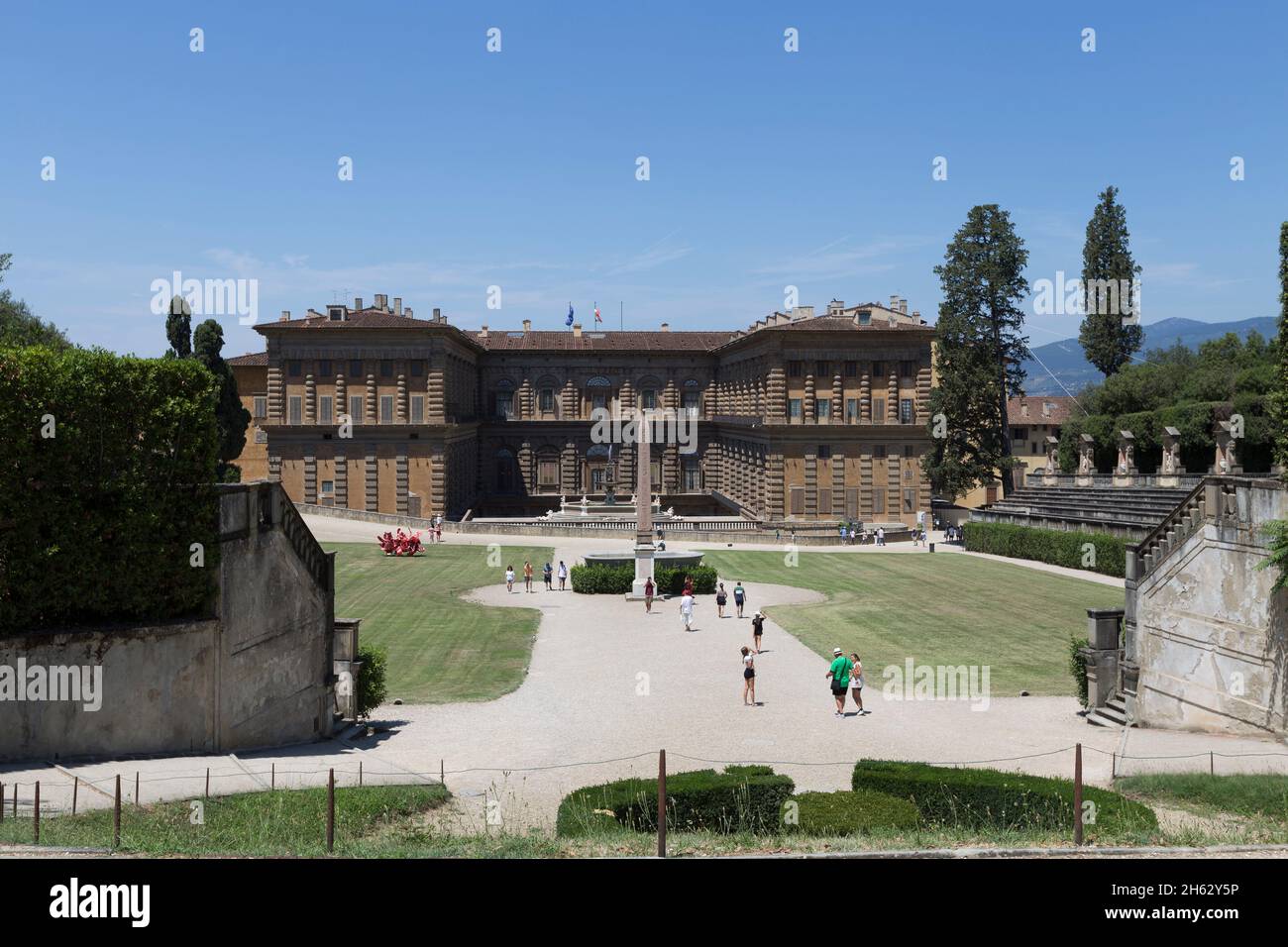 le parc des jardins de boboli (giardino di boboli), la fontaine de neptune et une vue lointaine sur le palais pitti, en anglais parfois appelé le palais pitti, à florence, en italie. Banque D'Images