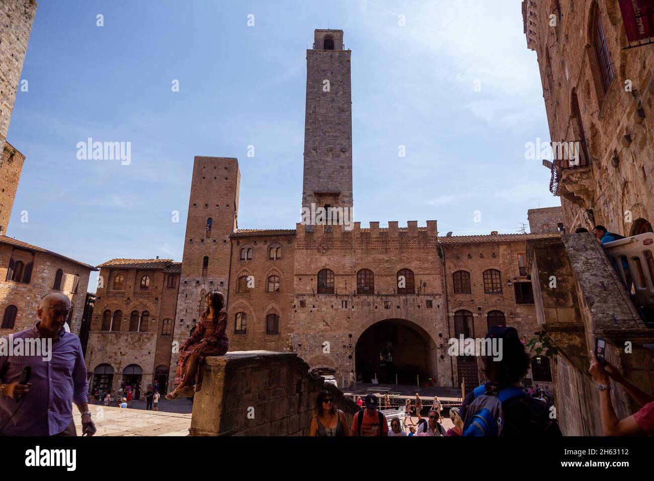 vue pittoresque de la célèbre piazza del duomo à san gimignano, toscane, italie Banque D'Images