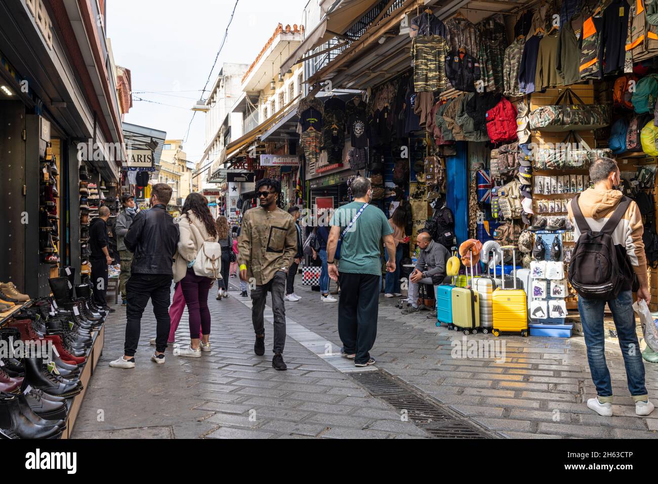 Athènes, Grèce.Novembre 2021. Les gens marchent dans le marché aux puces d'Arthens Banque D'Images