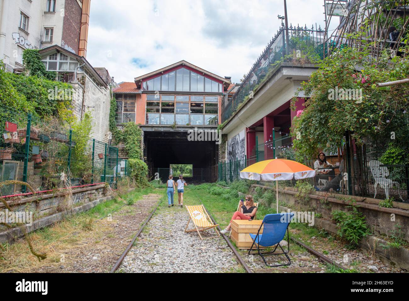 france, paris, restaurant alternatif, porte de clignancourt Photo Stock -  Alamy