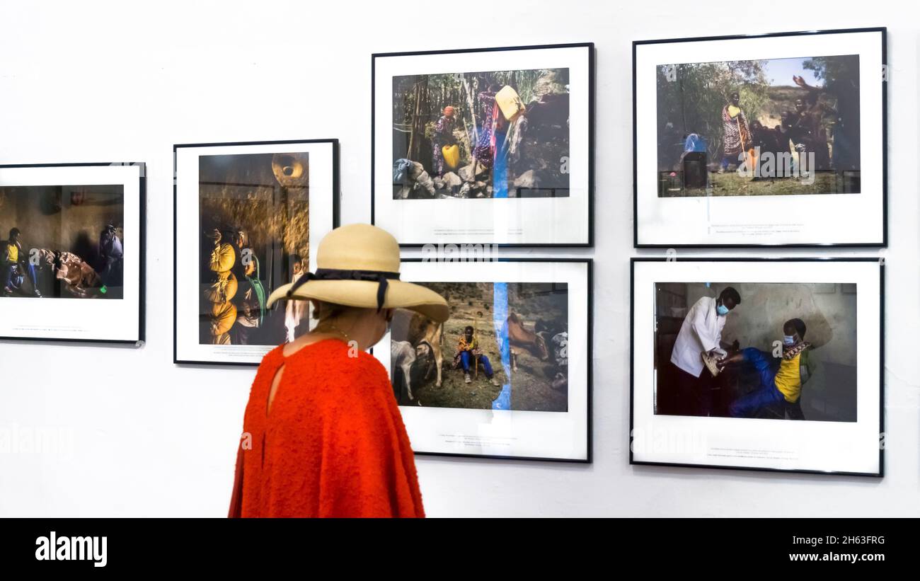 33 festival international de photo à perpignan, visiteur avec chapeau Banque D'Images