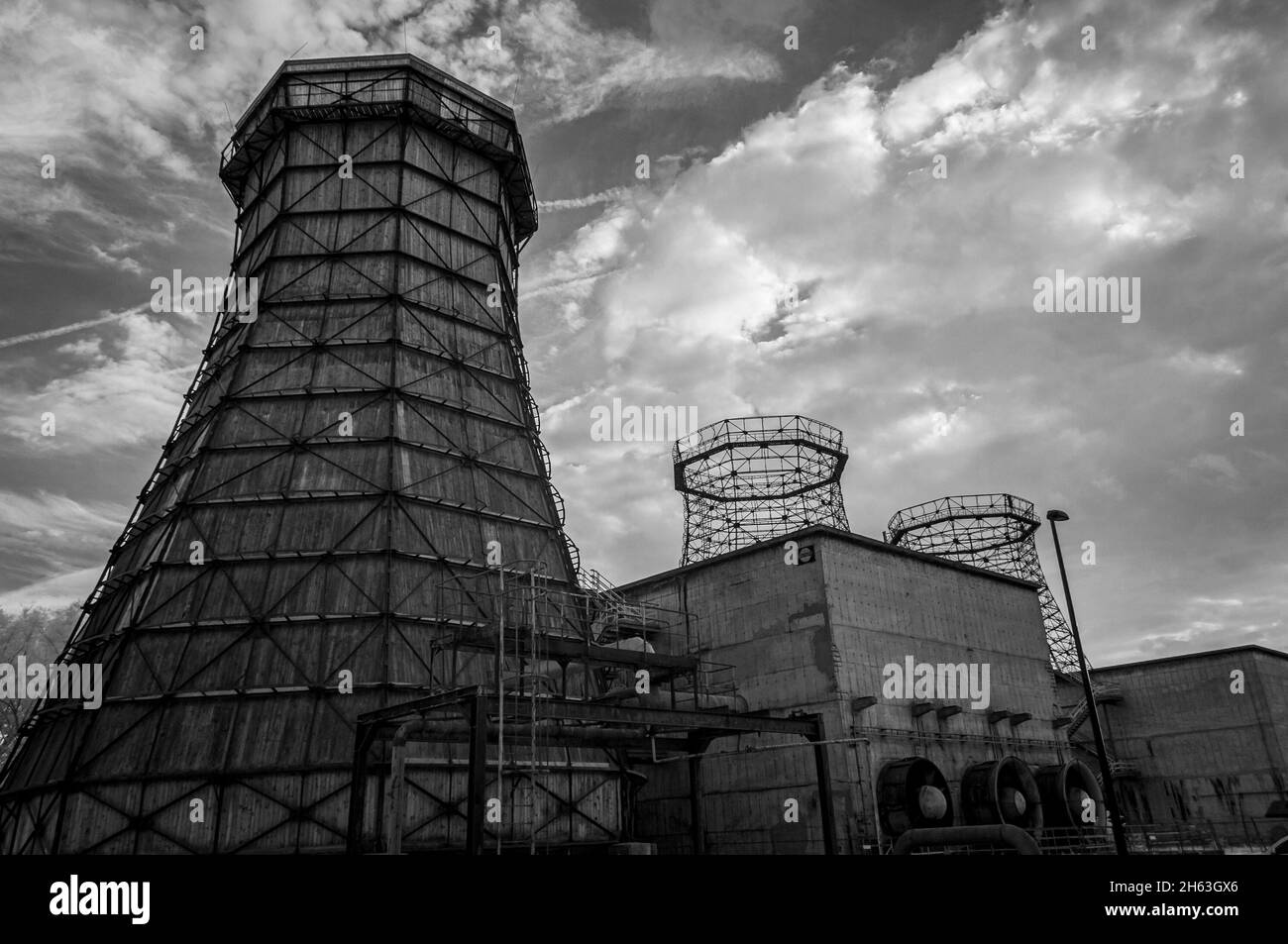 ancien site classé au patrimoine mondial de l'unesco, « zeche zollverein », monument industriel d'une ancienne mine de cole à essen, rhénanie-du-nord-westphalie, allemagne. prise de vue en noir et blanc avec caméra infrarouge modifiée, ir850 nm. Banque D'Images