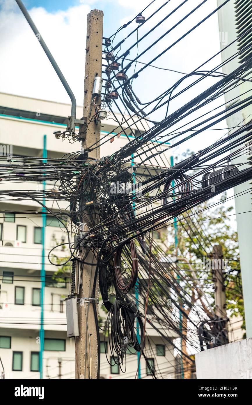 câbles électriques sur un poteau, scène de rue, bangkok, thaïlande, asie Banque D'Images