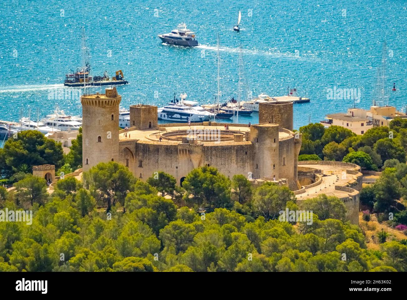 vue aérienne, château rond castell de bellver, bateaux dans la mer, palma, majorque, iles baléares, espagne Banque D'Images