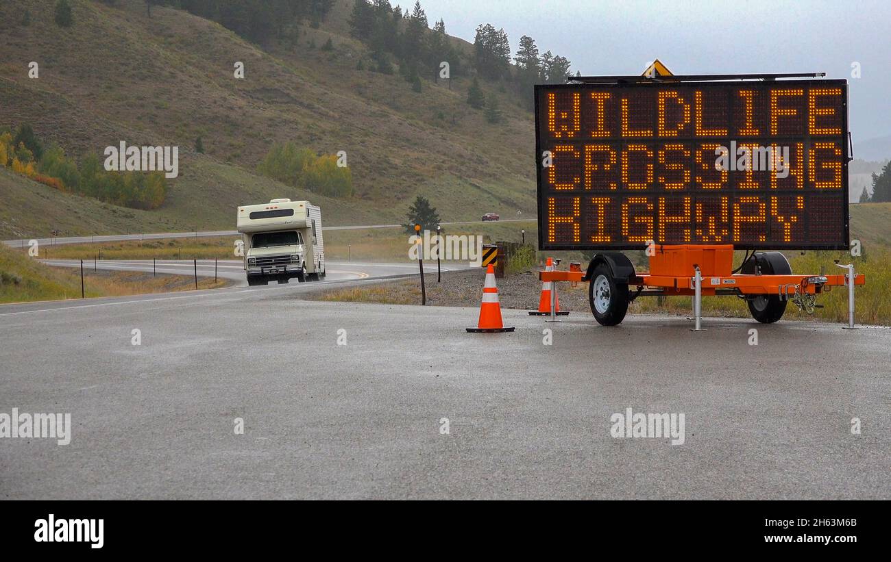 Panneau d'avertissement de la route Wildlife Crossing dans le Wyoming Banque D'Images