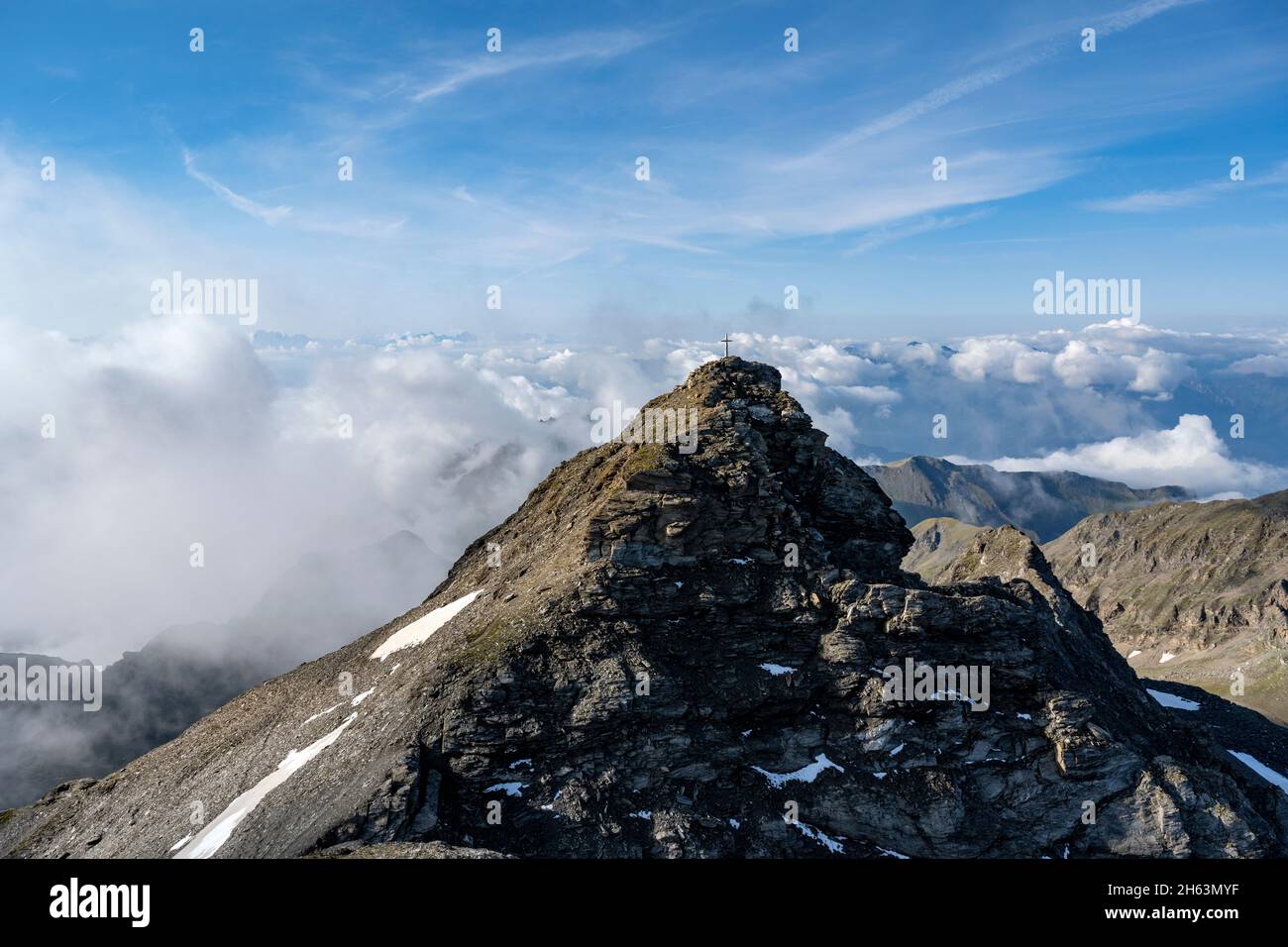 vals,mühlbach,province de bolzano,tyrol du sud,italie. le sommet se croisent sur le kreuzspitze Banque D'Images