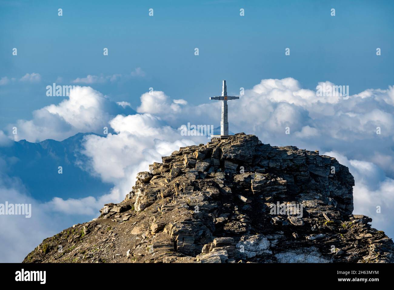 vals,mühlbach,province de bolzano,tyrol du sud,italie. le sommet se croisent sur le kreuzspitze Banque D'Images