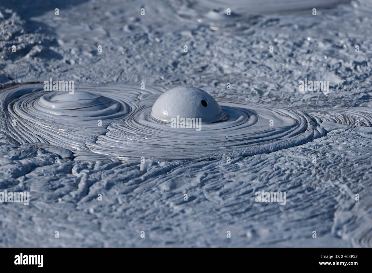 pot de boue bouillonnante dans la zone solfatar de hverarönd, également appelé námaskarã°,námafjall,mãtvatn région dans le nord de l'islande Banque D'Images