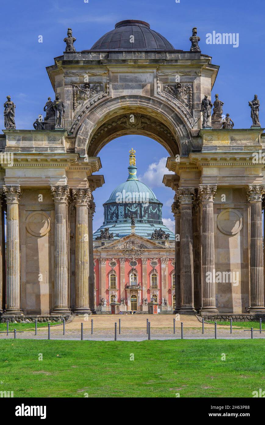 colonnades aux communautés avec une vue sur le nouveau palais,potsdam,brandebourg,allemagne Banque D'Images
