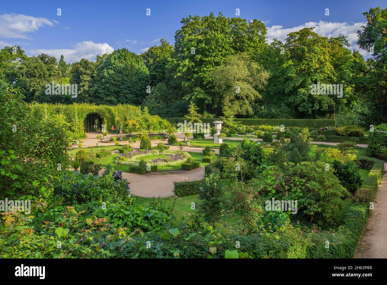 jardins avec des frontières florales aux nouvelles chambres dans le parc du palais de sanssouci, potsdam, brandebourg, allemagne Banque D'Images