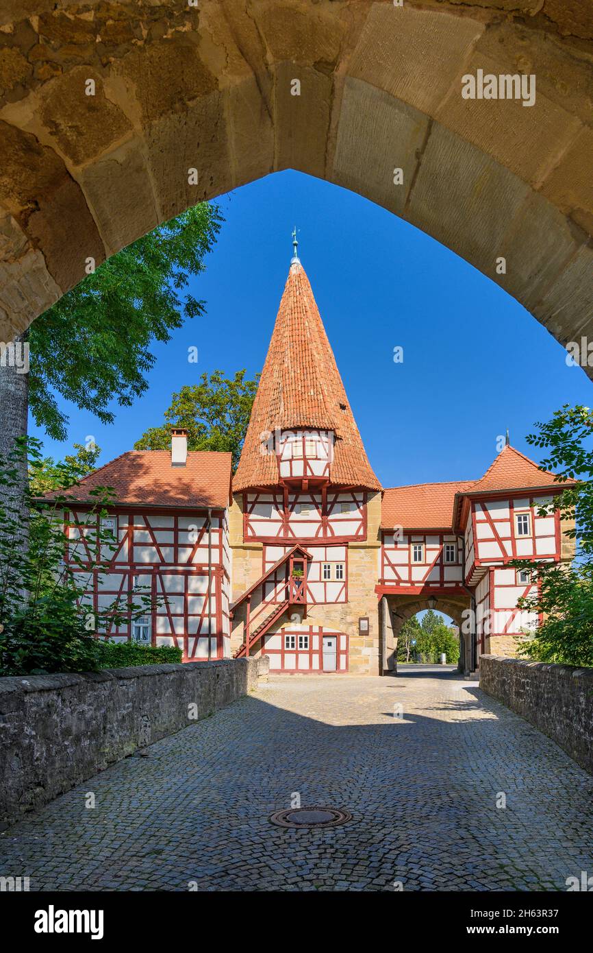 allemagne,bavière,basse-franconie,franconie franconienne pays viticole,iphofen,rödelseer tor,côté sud,vue à travers l'arcade,déjeuner tempête Banque D'Images