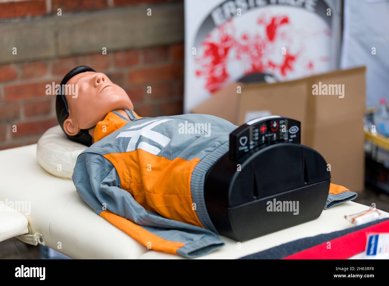 mannequin de réanimation avec affichage des données de mesure Banque D'Images