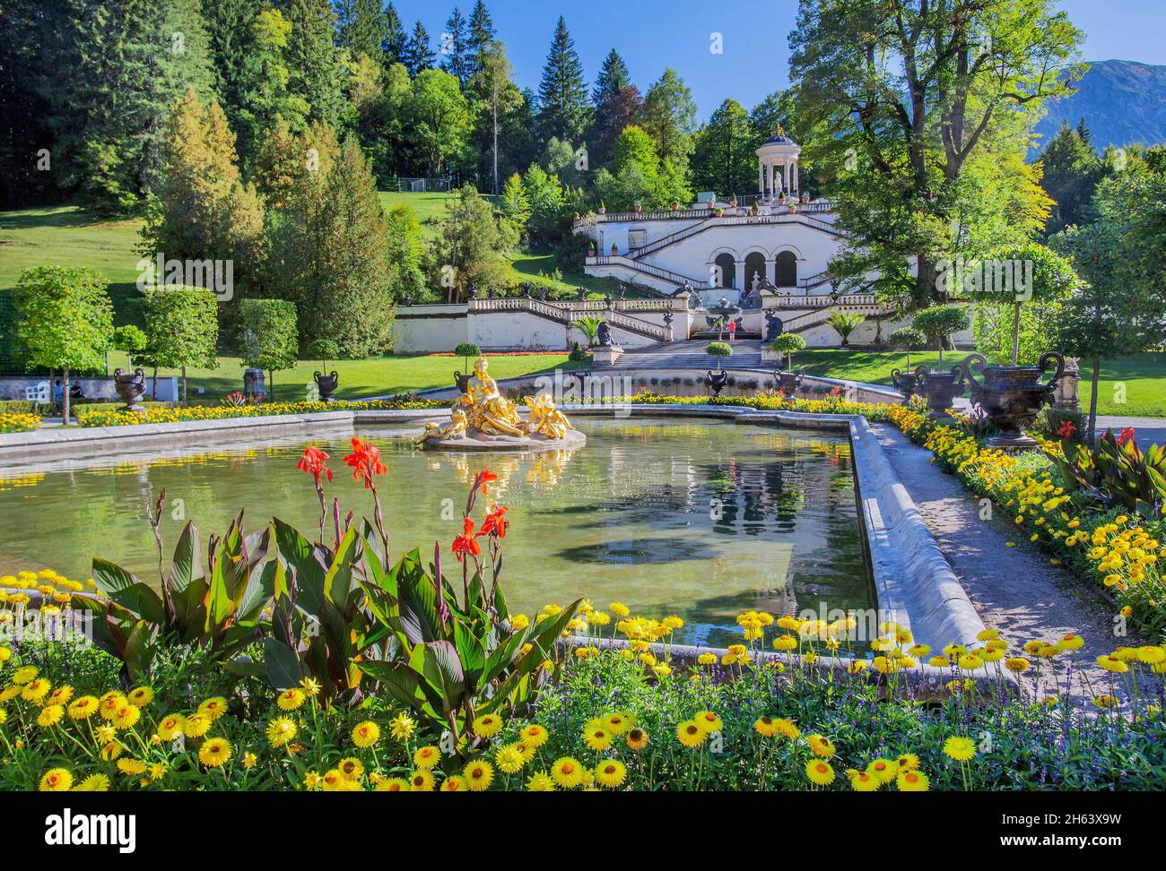 parterre d'eau avec le temple de vénus, palais de linderhof, ettal, ammertal, alpes d'ammergau, haute-bavière, bavière, allemagne Banque D'Images