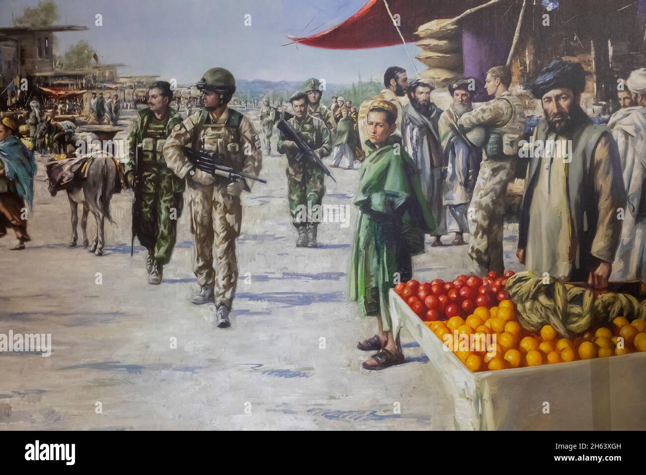 angleterre,winchester,les musées du quartier militaire de winchester,le musée des fusils,peinture montrant le 3e bataillon les fusils en patrouille avec les forces de l'armée nationale afghane dans le bazar de sangin,province de helmand,afghanistan en mars 2010 par marcus hodge Banque D'Images