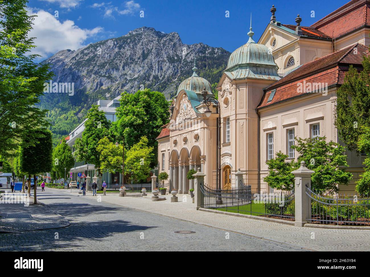 royal kurhaus contre hochstaufen 1771m,bad reichenhall,saalachtal,alpes berchtesgaden,berchtesgadener land,haute-bavière,bavière,allemagne Banque D'Images