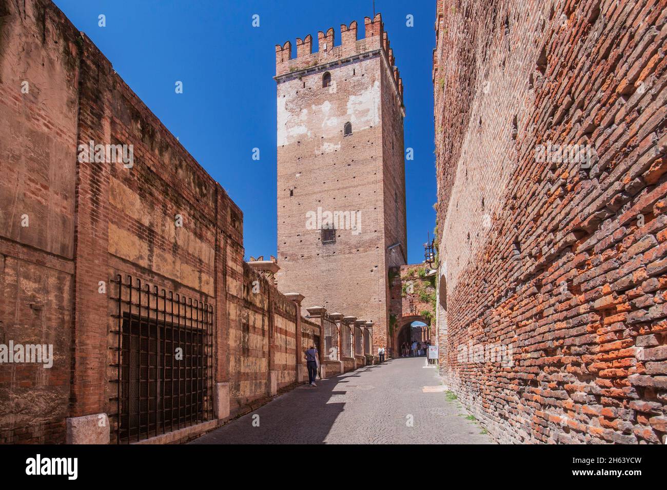 ponte scaligero au-dessus de l'adige à castelvecchio dans la vieille ville, vérone, vallée de l'adige, province de vérone, vénétie, italie Banque D'Images