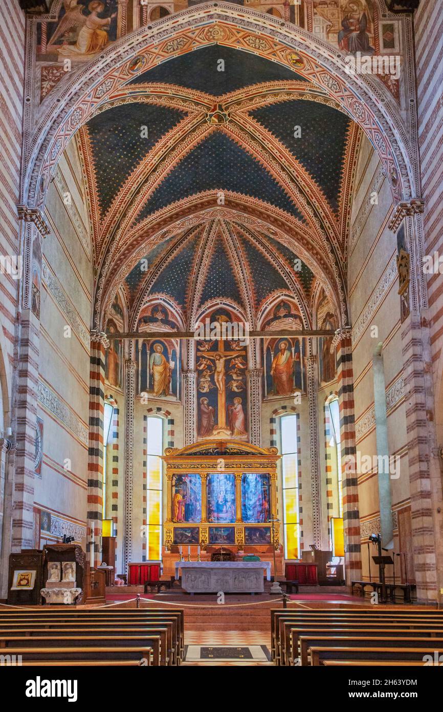 intérieur avec haut autel de l'église de san zeno maggiore dans la vieille ville, vérone, adige, vallée de l'adige, province de vérone, vénétie, italie Banque D'Images